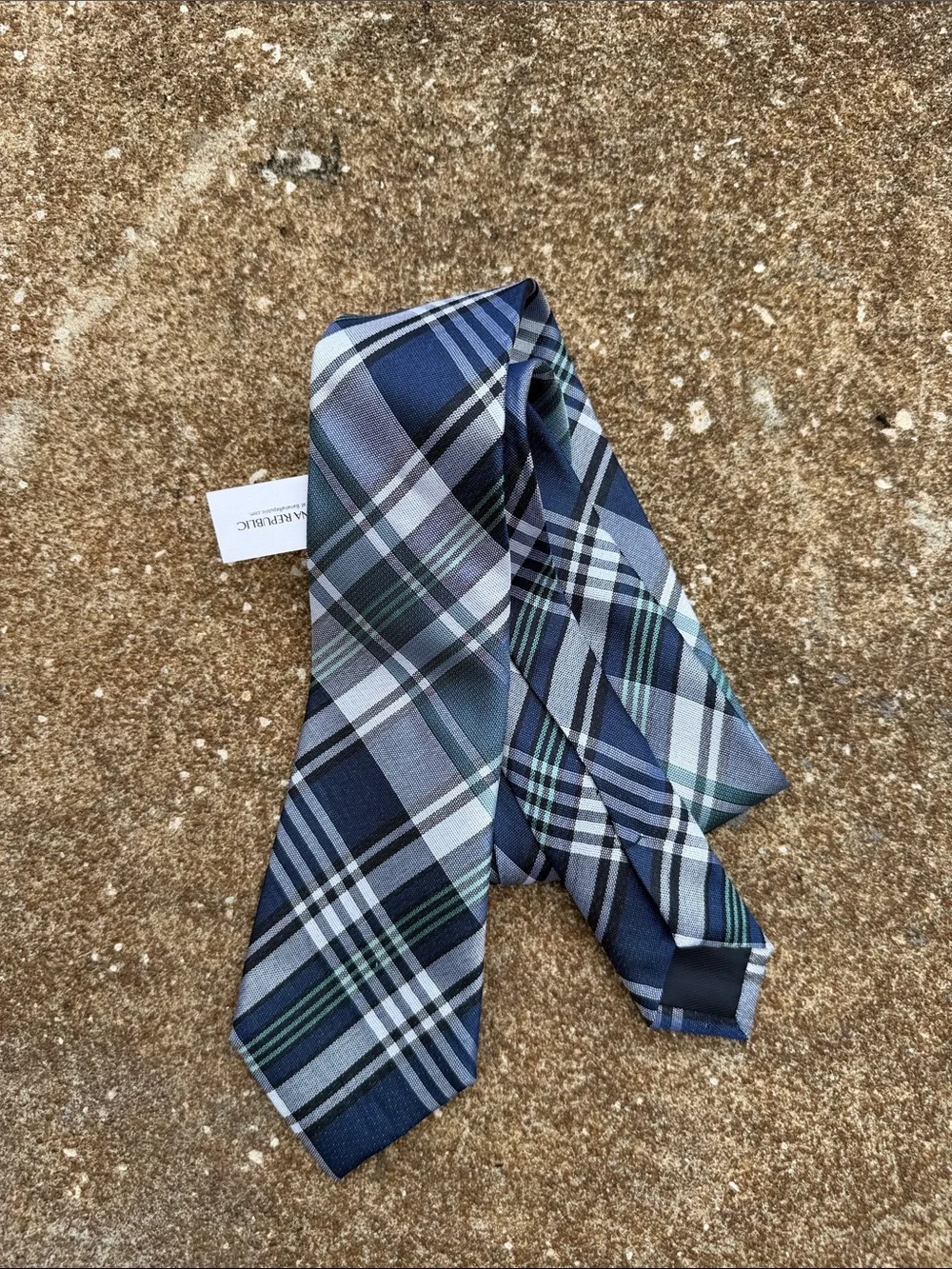 Banana Republic Blue, Green and White Plaid Men's Tie. NWT